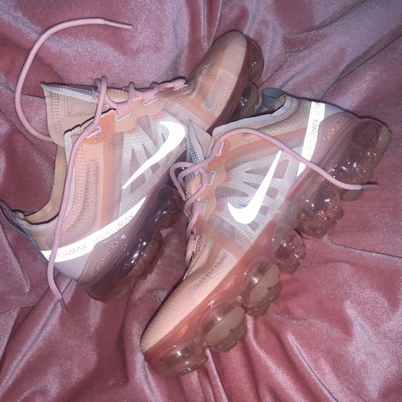 2019 Wmns Air VaporMax 2019 'Echo Pink Silver' - Picture 9 of 10